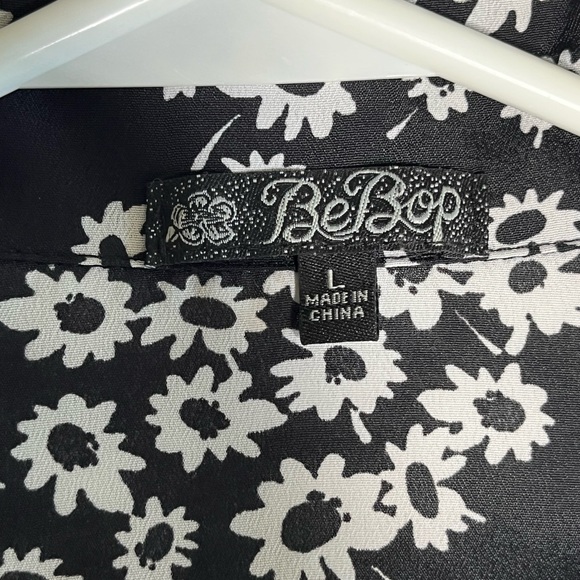 Black and white BeBop dress with pretty flowers and black belt very pretty dress - Picture 5 of 9